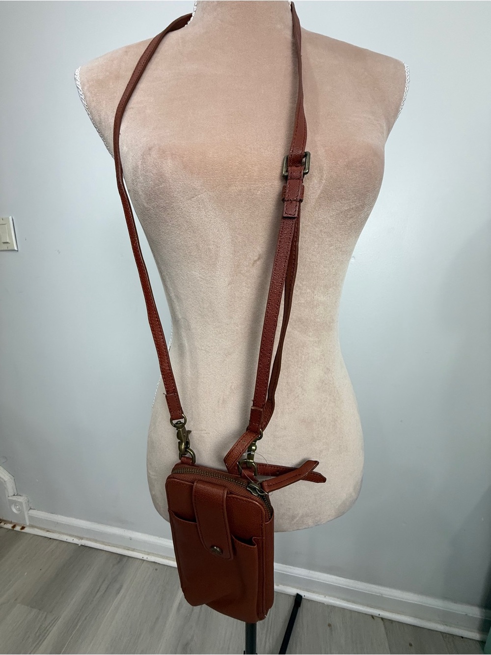 Timberland Brown Leather Crossbody Phone Bag with Adjustable Strap